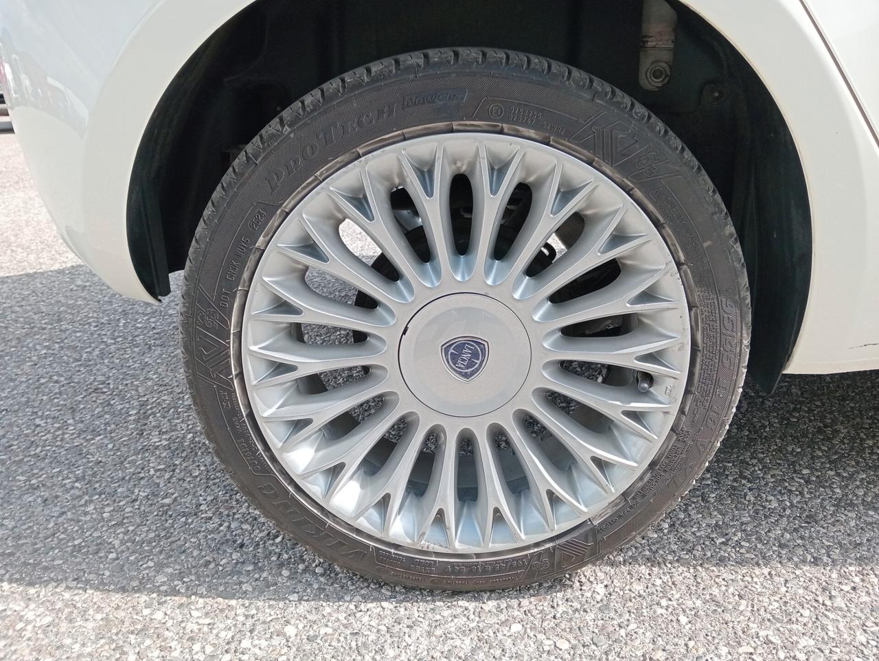 Lancia Ypsilon 1.2 69CV 5 porte OK NEOPATENTATI