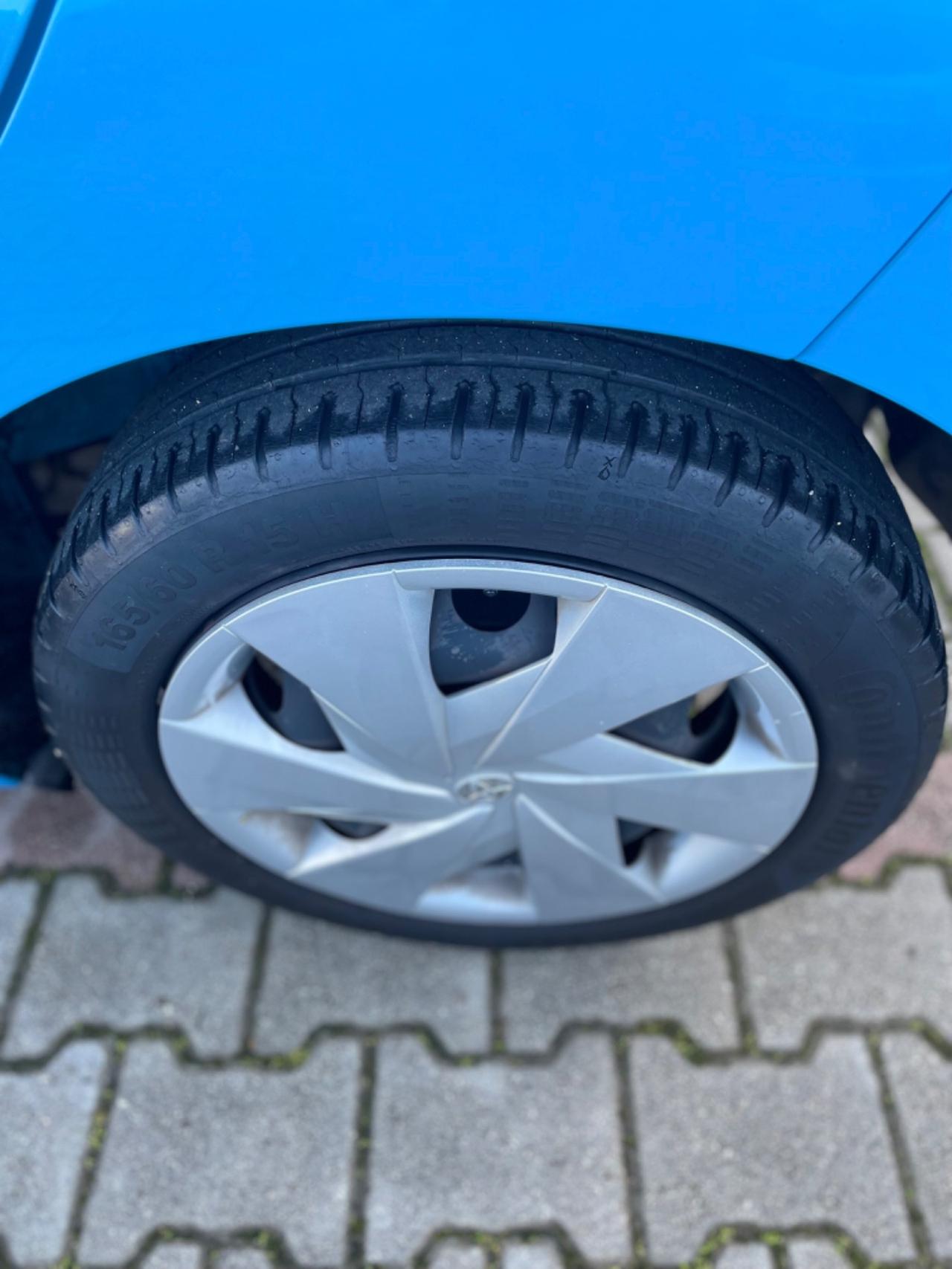 Toyota Aygo 1.0 VVT-i 69 CV 5 porte x-play TSS