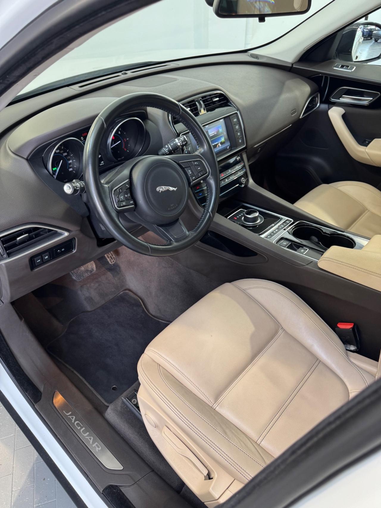 Jaguar F-Pace 2.0 D 180 CV AWD aut. Prestige