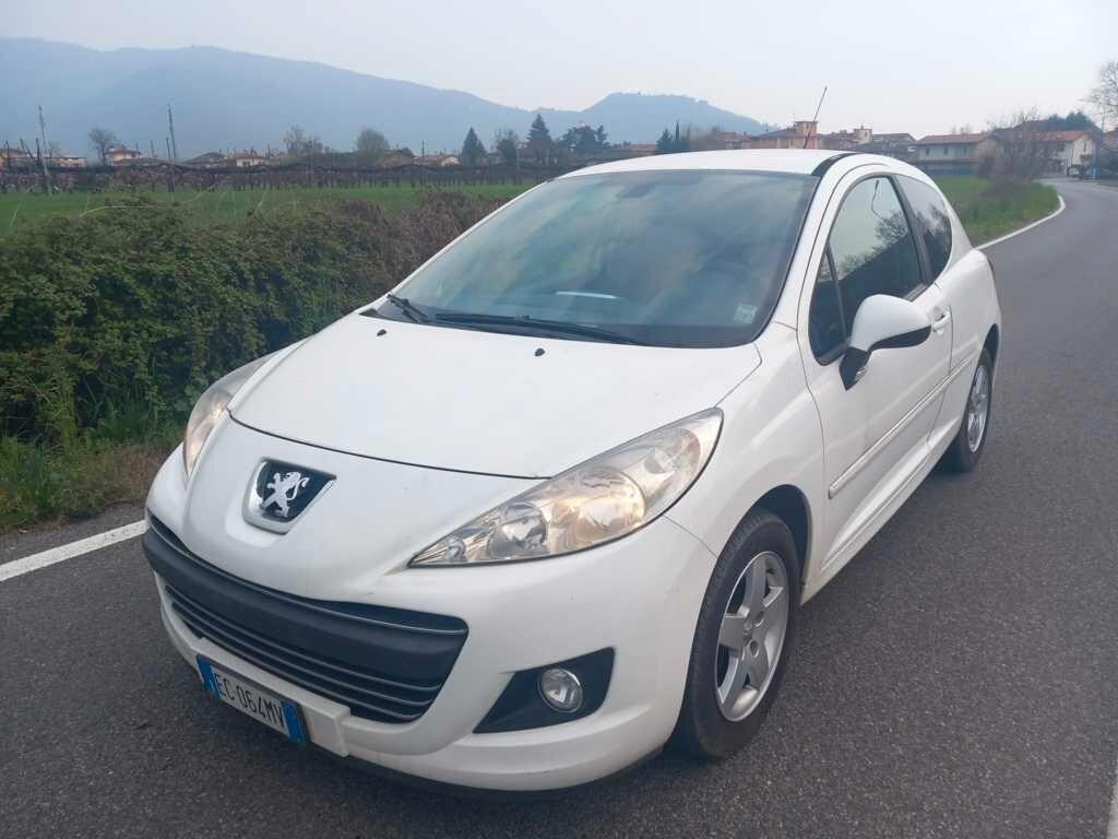 PEUGEOT 207 1,4 BENZINA- OK NEOPATENTATI
