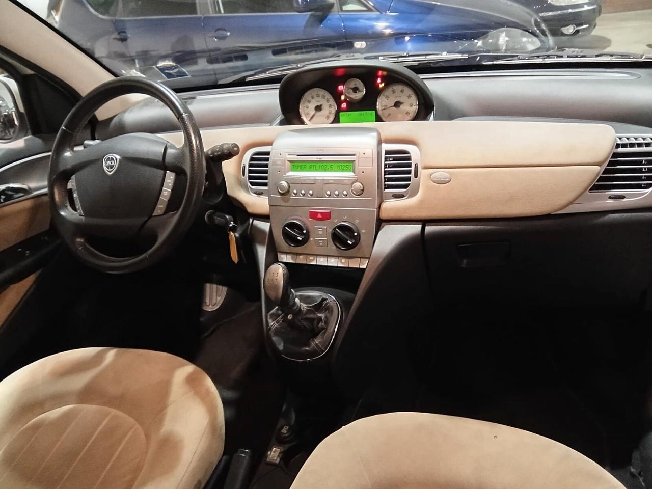 Lancia Ypsilon 1.2BZ 51kW 02-2011