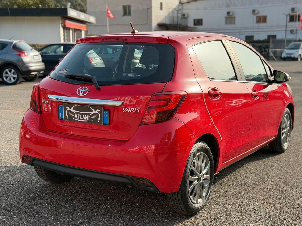 Toyota Yaris 1.3 5 porte trend red edition