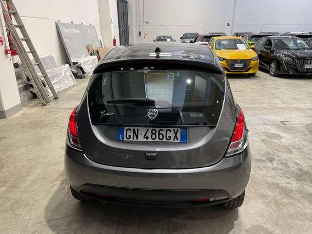 Lancia Ypsilon 1.0 firefly hybrid 69cv Gold Plus