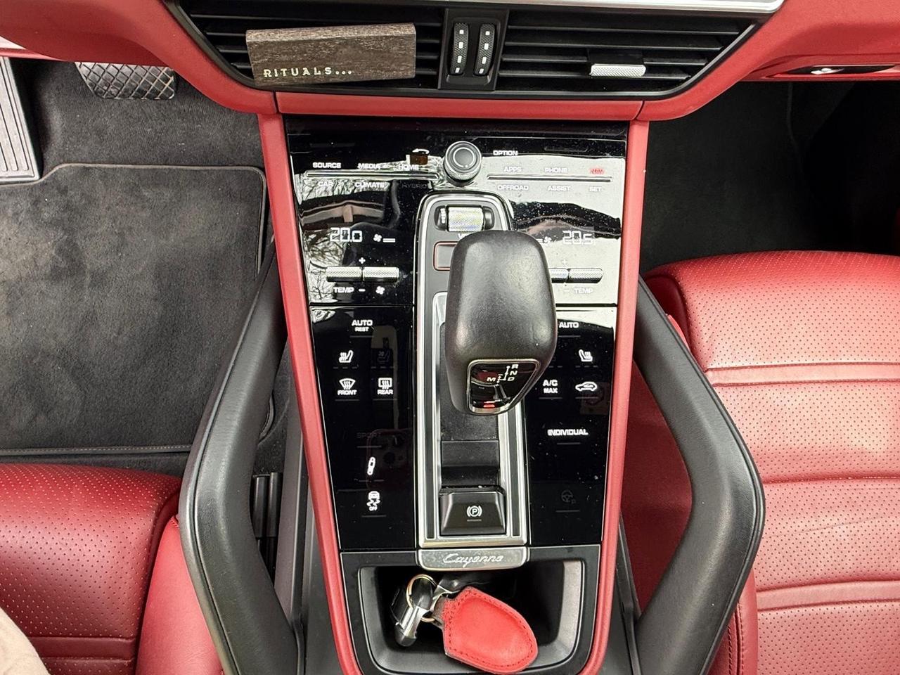 Cayenne Coupé 3.0 V6 E-Hybrid ROSSO CARTIER KAMERA *PROMO* FULL OPTIONAL