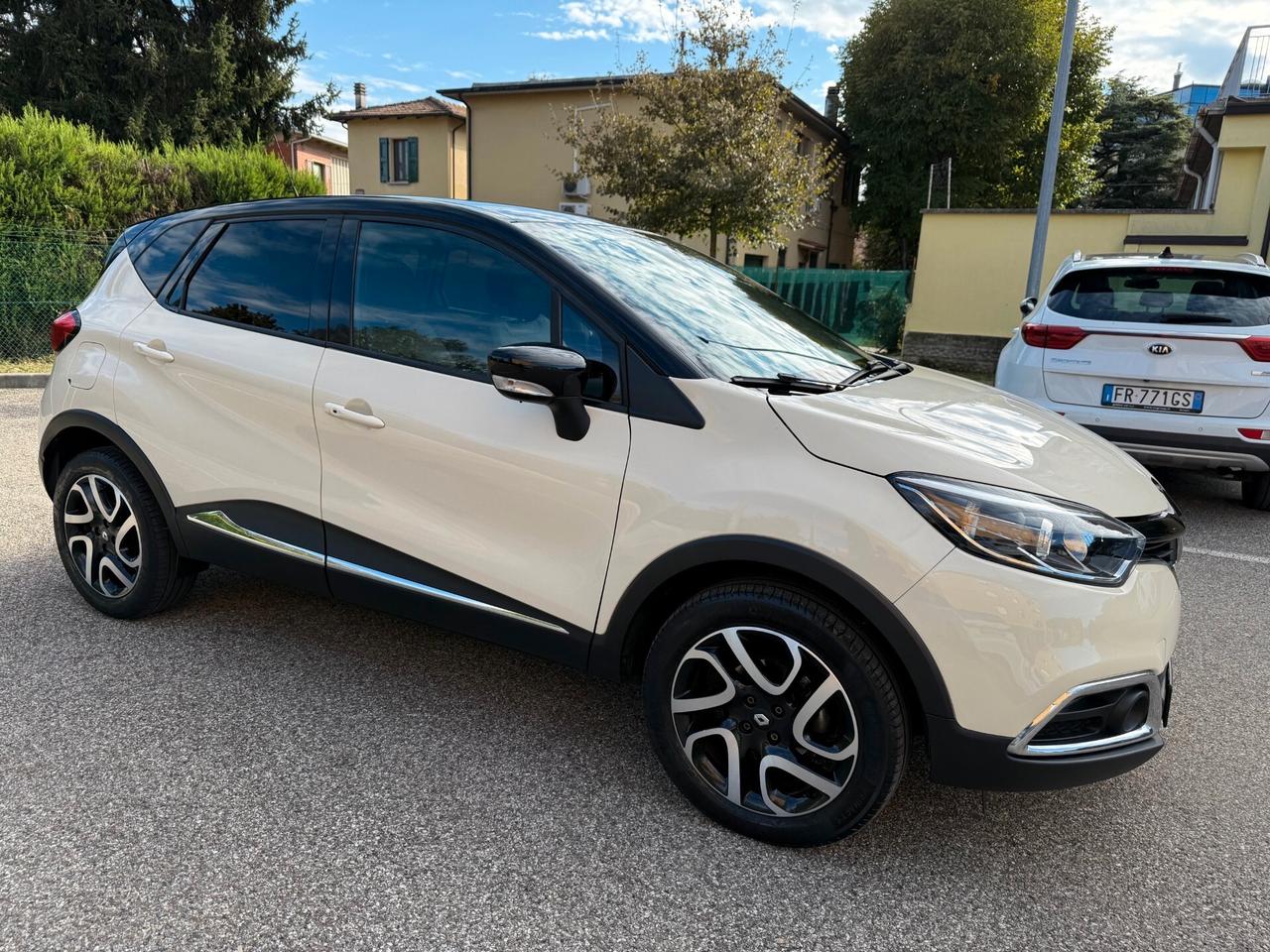 Renault Captur 0.9 tce - NAV. - TELECAMERA POST. - 12 MESI DI GARANZIA -