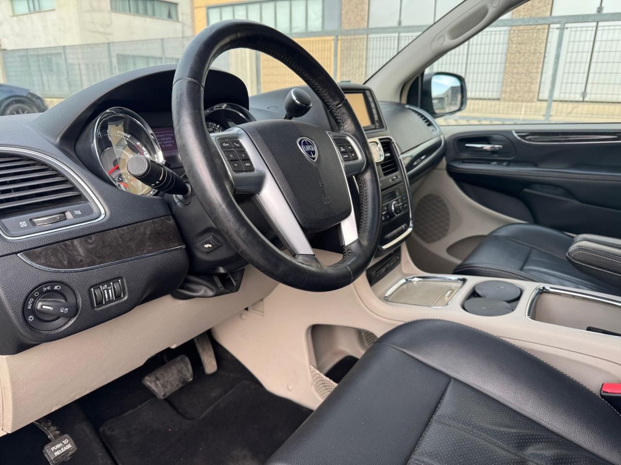 Lancia Voyager 2.8 Turbodiesel Platinum 163 CV