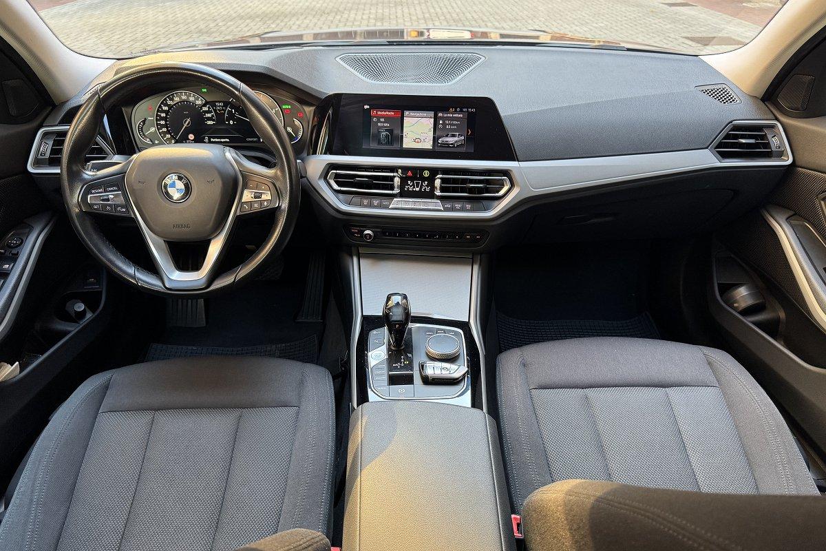 BMW 320d 48V Touring Business Advantage