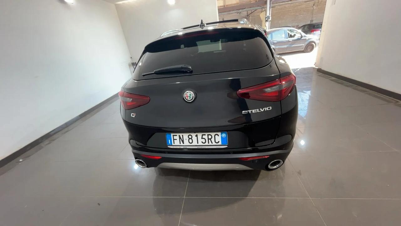 Alfa Romeo Stelvio 2.2 Turbodiesel 210 CV AT8 Q4 Executive