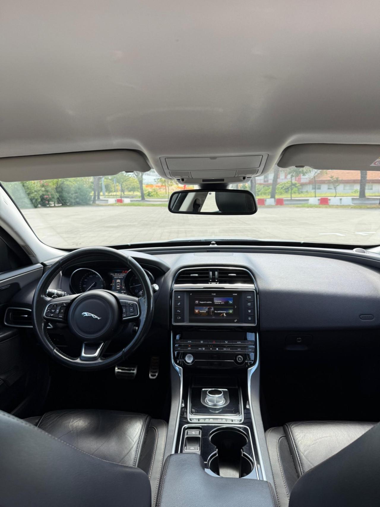 Jaguar XE 2.0 D Turbo aut. Pure