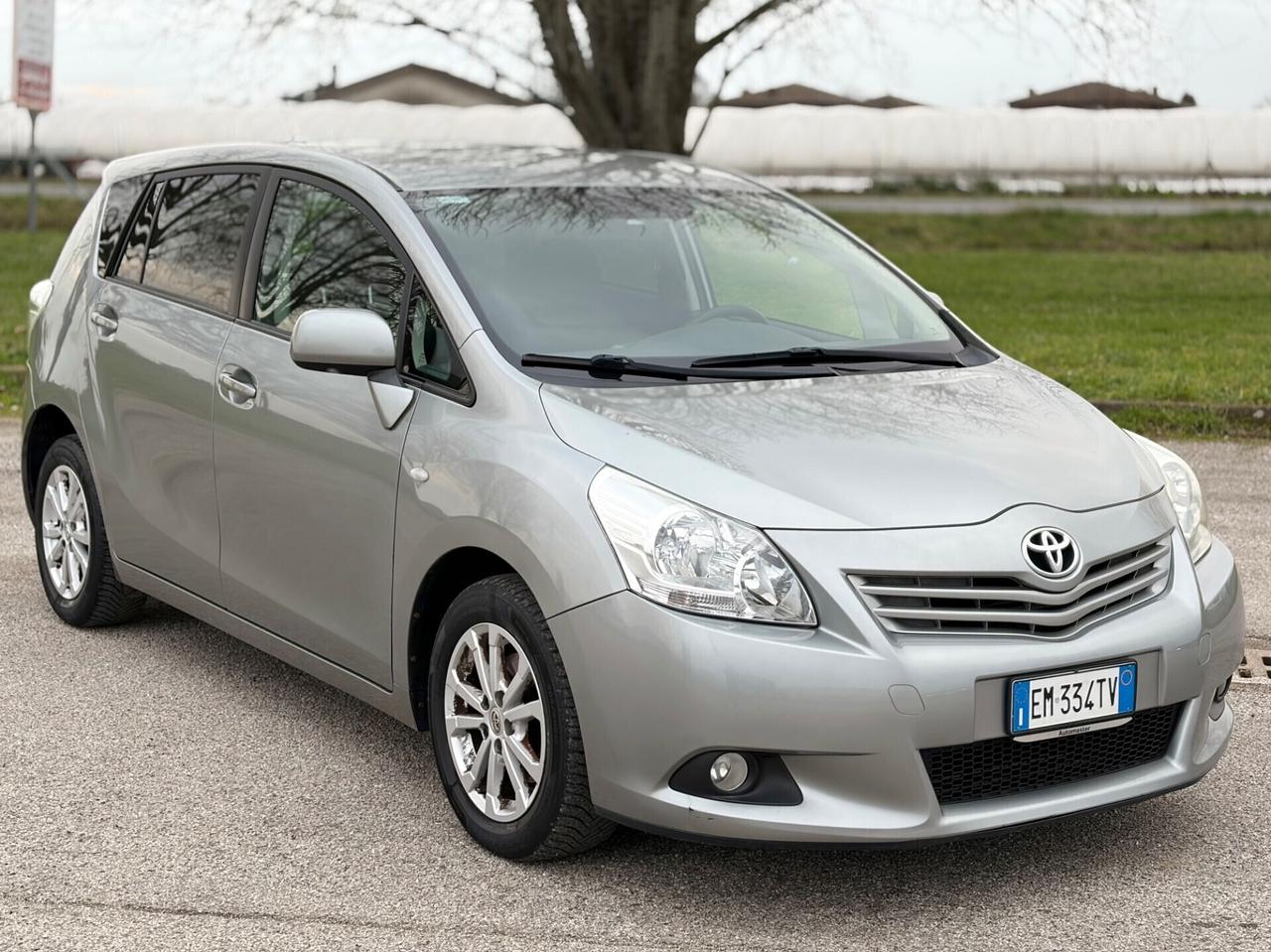 Toyota Verso 2.0 diesel 2012 7 posti Gancio Traino