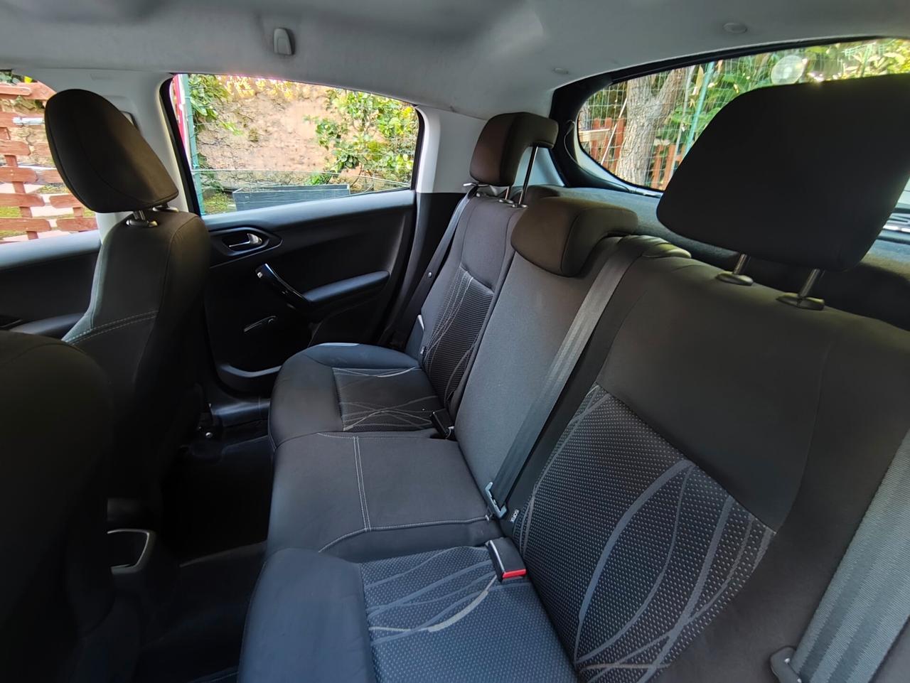 Peugeot 208 1.4 HDi 68 CV 2014