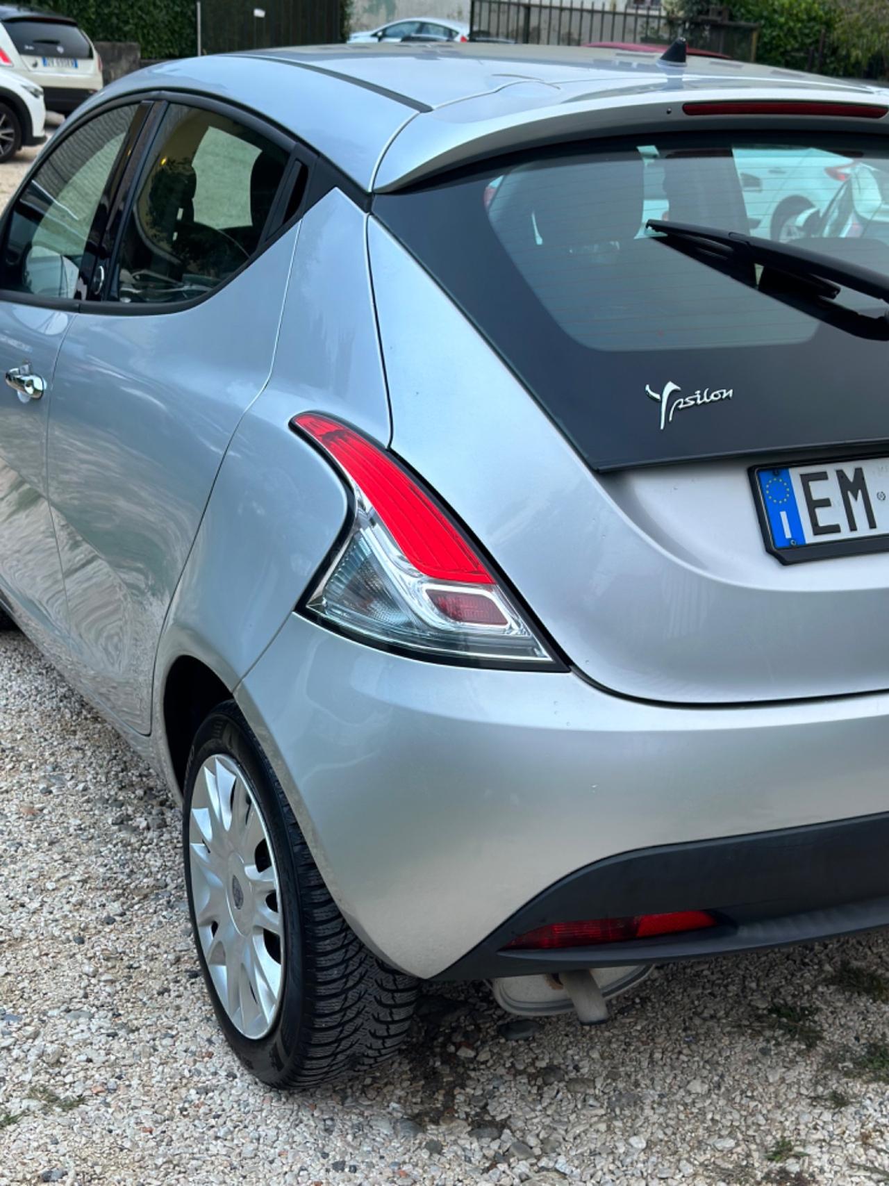 Lancia YPSILON 1.2 69 CV 5P GPL ECOCHIC KMCERT NEOPAT