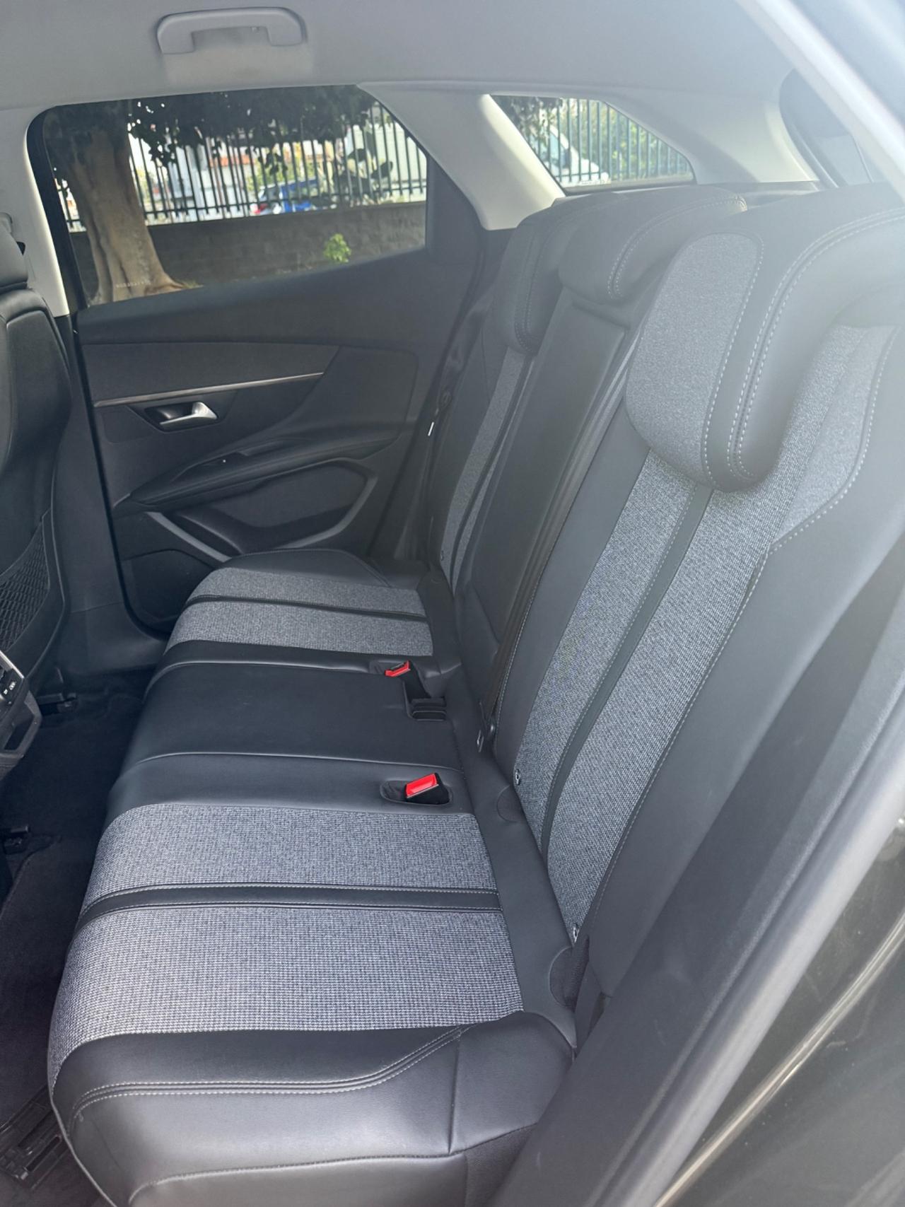 Peugeot 3008 BlueHDi 130 S&S EAT8 Allure