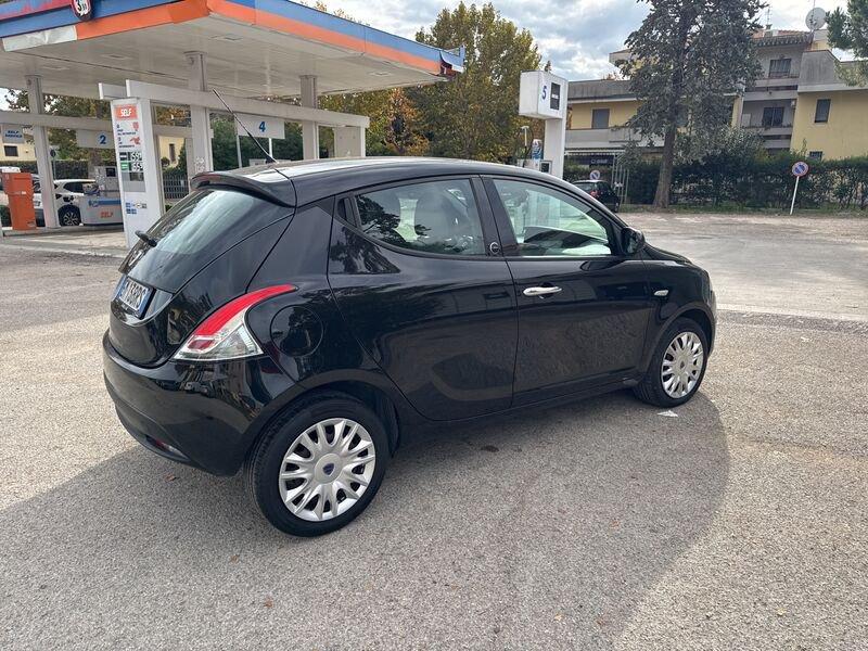 Lancia Ypsilon Ypsilon 1.2 8v Silver s/c.traz.,esp ecochic Gpl 69cv