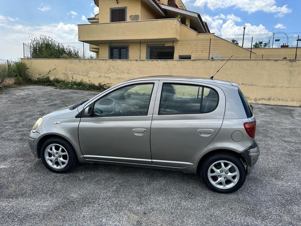 Toyota Yaris 1.3i 16V cat 5 porte Sol