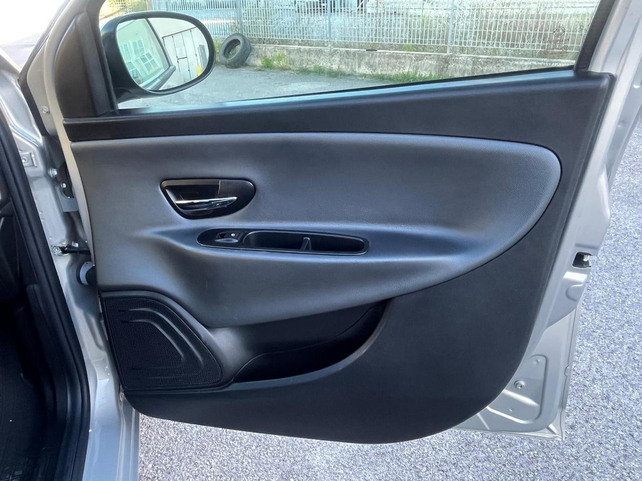 Lancia Ypsilon 1.2 S&S Platinum 127000 km