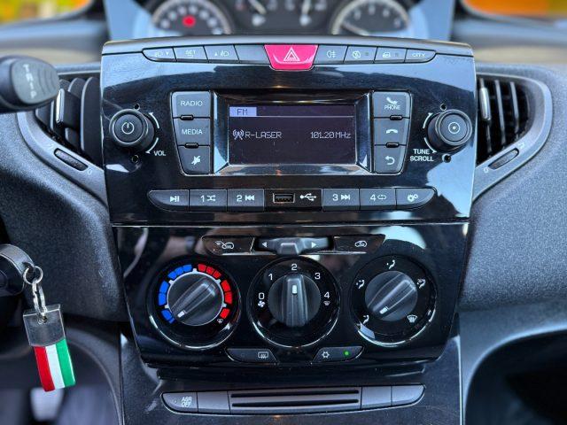 LANCIA Ypsilon 1.0 FireFly 5 porte S&S Hybrid Ecochic Silver