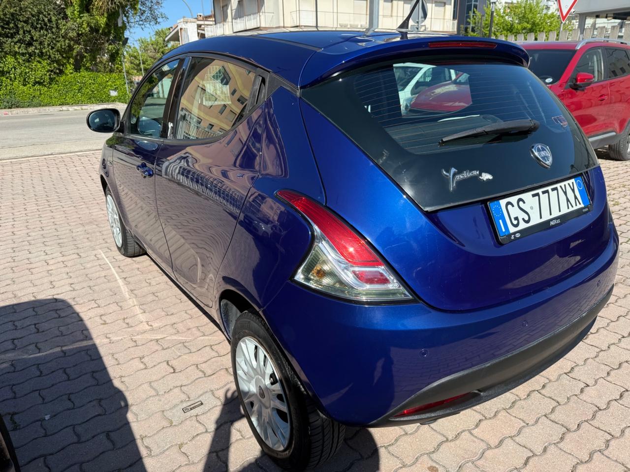 Lancia Ypsilon 0.9 TwinAir 85 CV 5 porte Metano Ecochic Silver