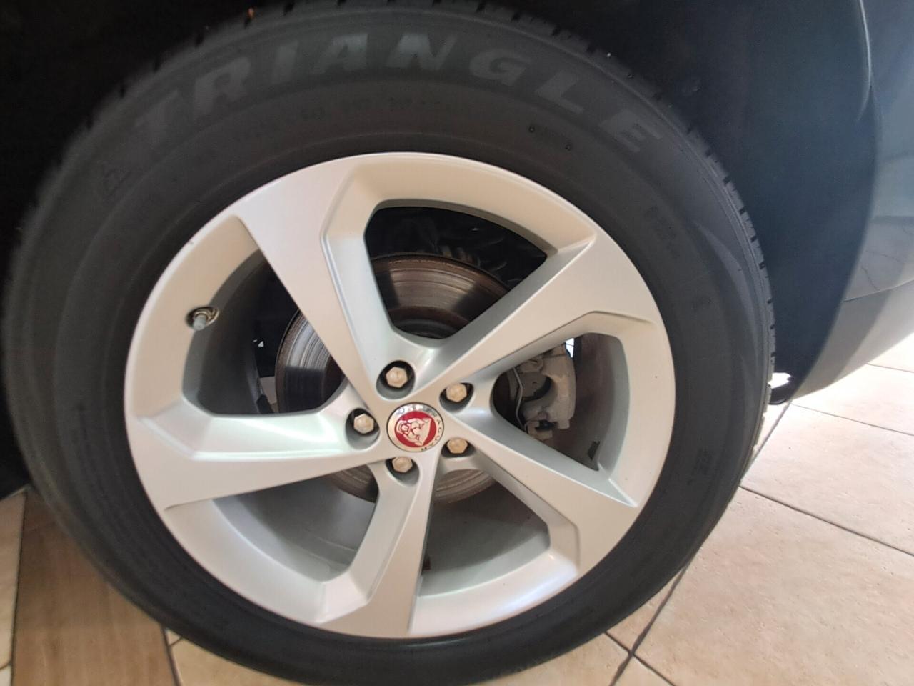 Jaguar F-Pace 2.0 D 180 CV AWD Prestige