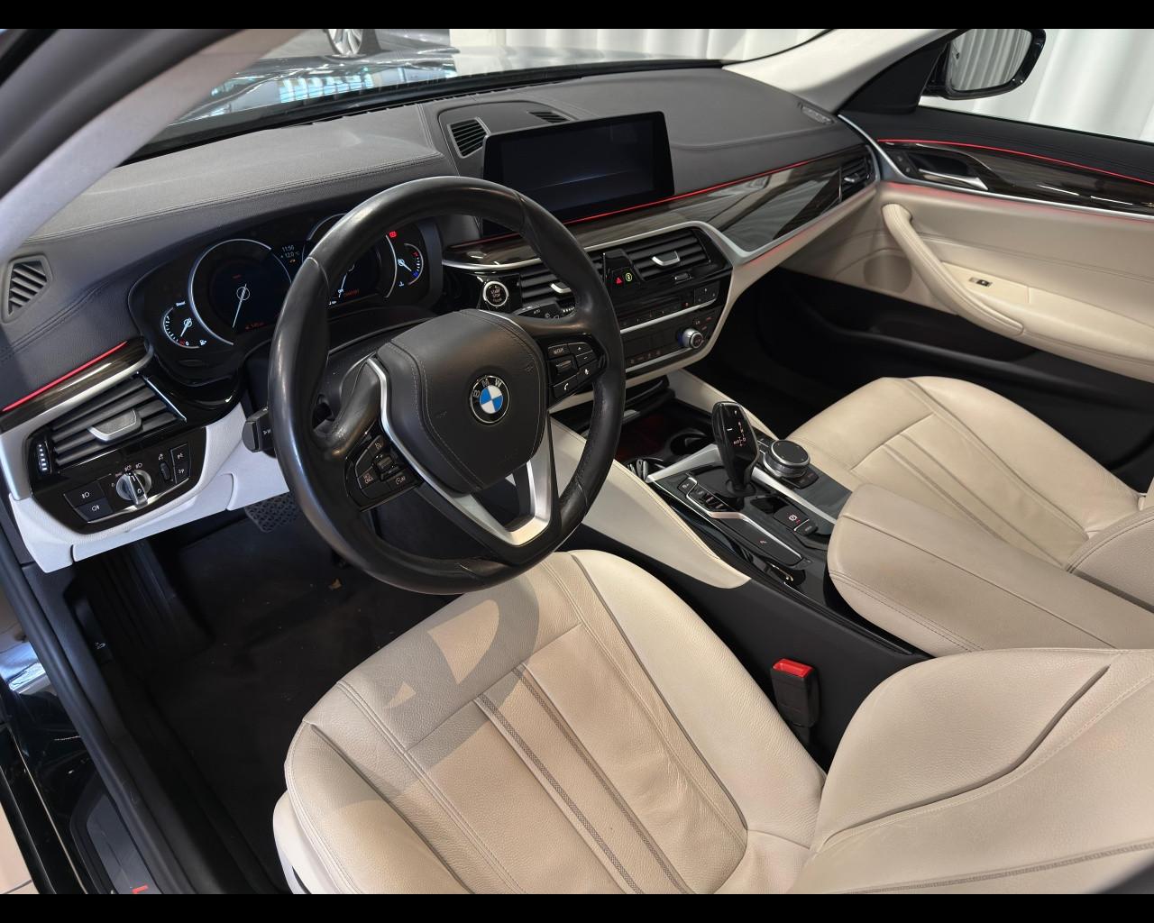 BMW Serie 5(G30/31/F90) - 518d Touring Luxury