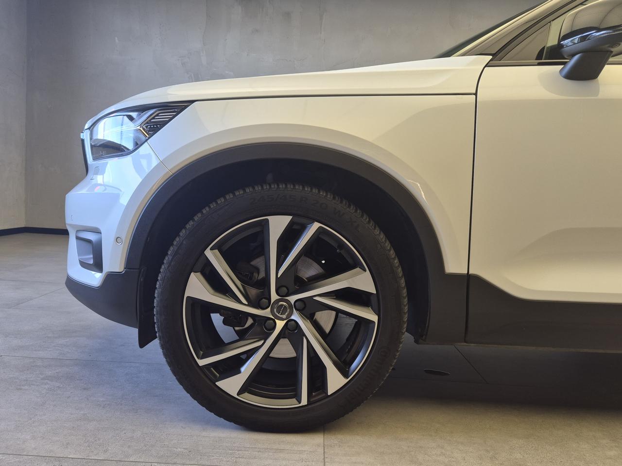 VOLVO XC40 - XC40 2.0 d4 R-design awd geartronic