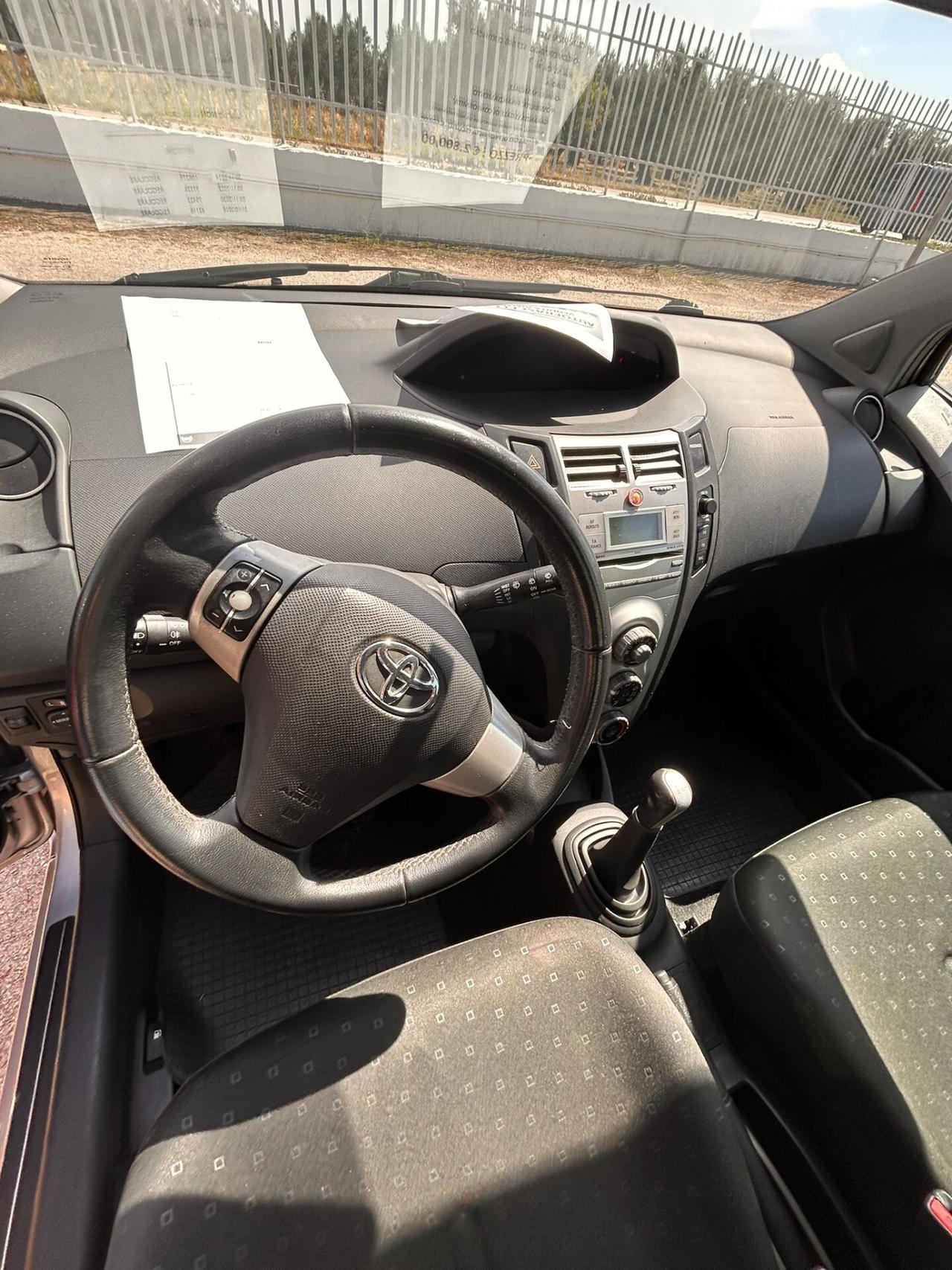 Toyota Yaris 1.0 5 porte Sol