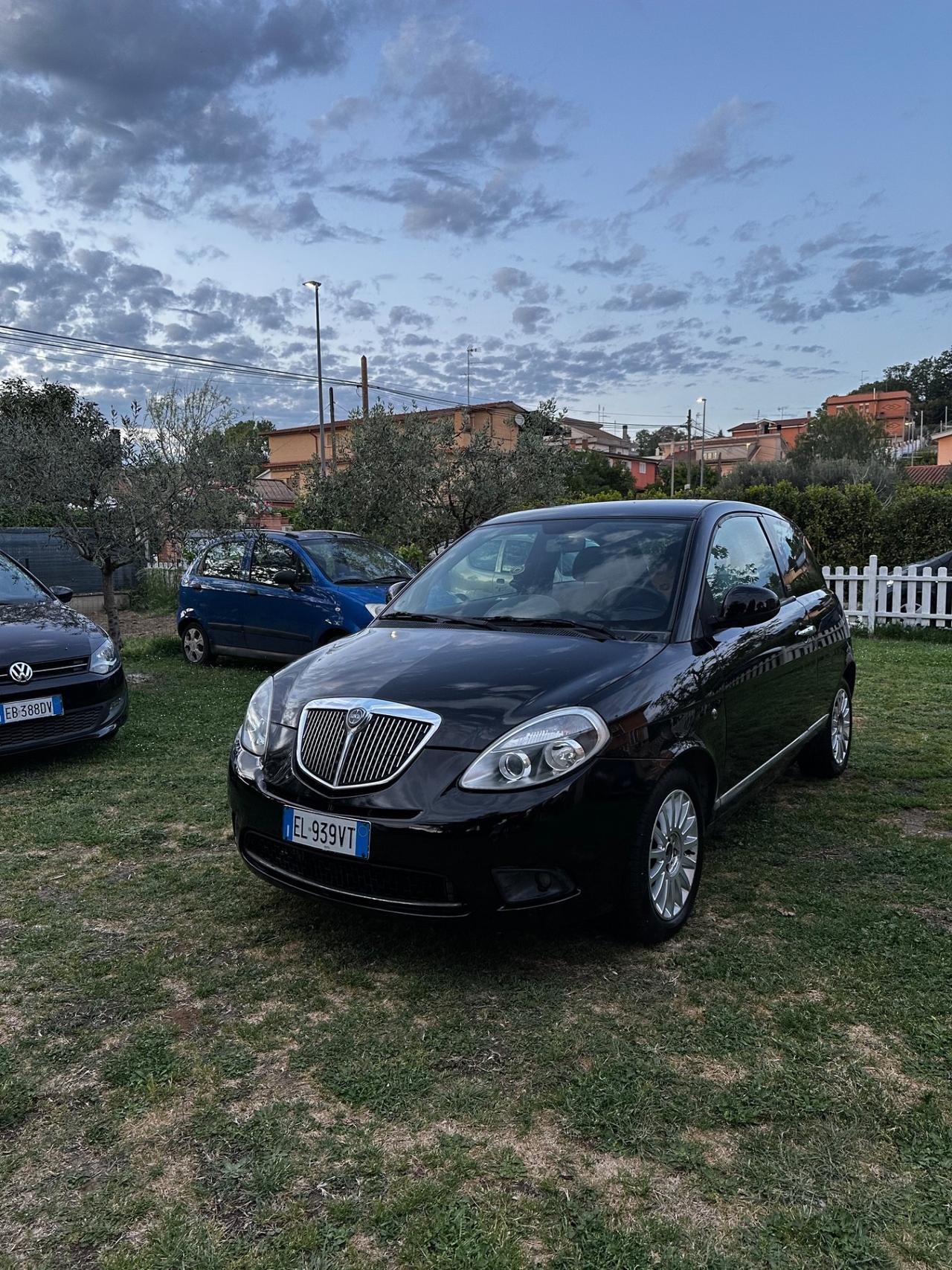 Lancia Ypsilon 1.2 69 CV Platinum 80.000km !