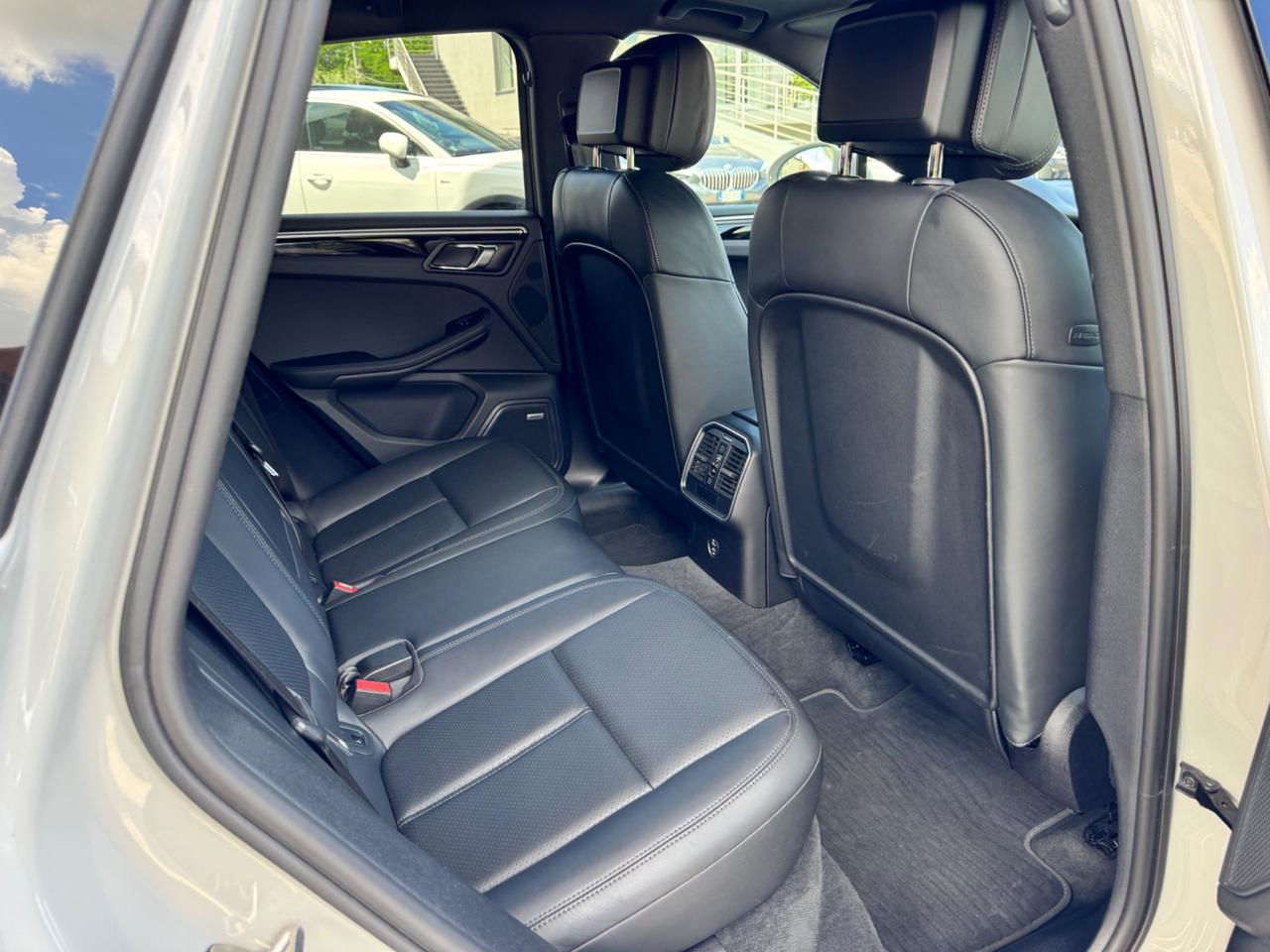 Porsche Macan 2.0 265cv colore gesso tetto uni pro