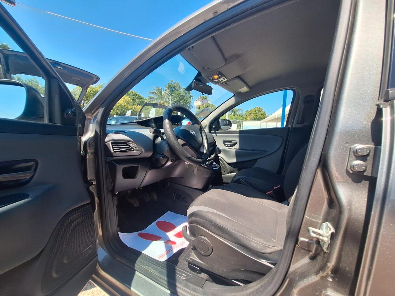 Lancia Ypsilon 1.3 MJT 16V 95 CV 5 porte Silver