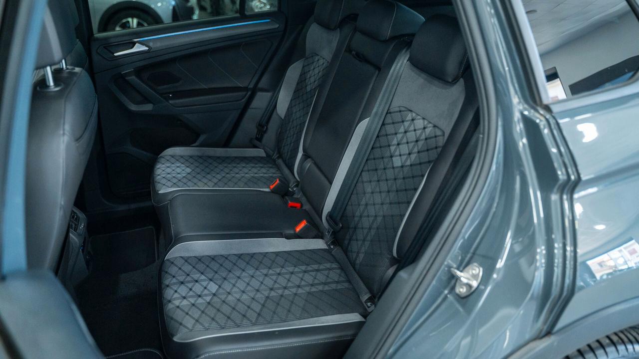 Volkswagen Tiguan 2.0 TDI 200 CV 2 X R LINE DSG 4MOTION SCR TETTO VIRTUAL CKT PACK LUCI XENO FULL OP