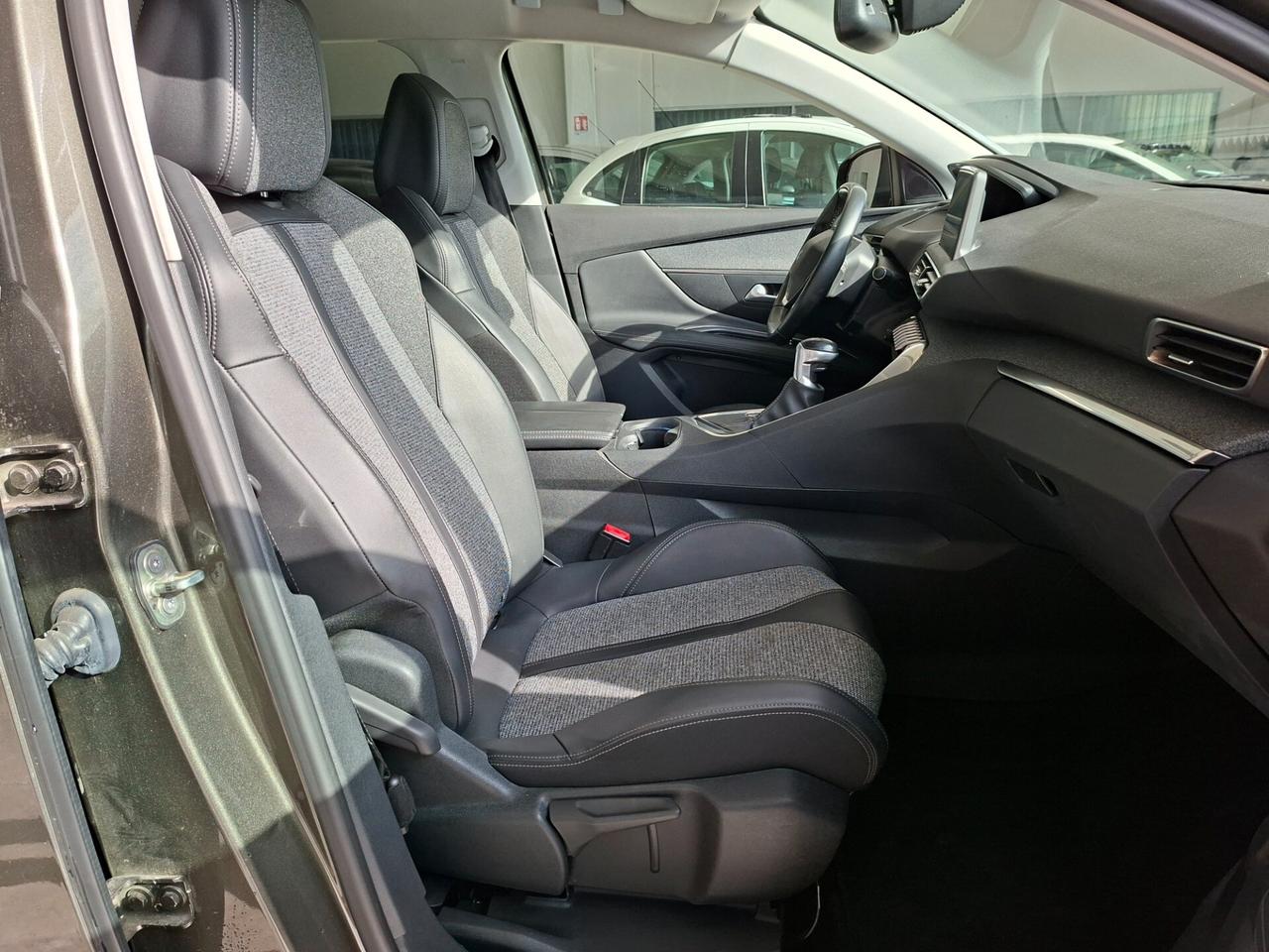 Peugeot 3008 1.2 Allure DA NEOPATENTATI