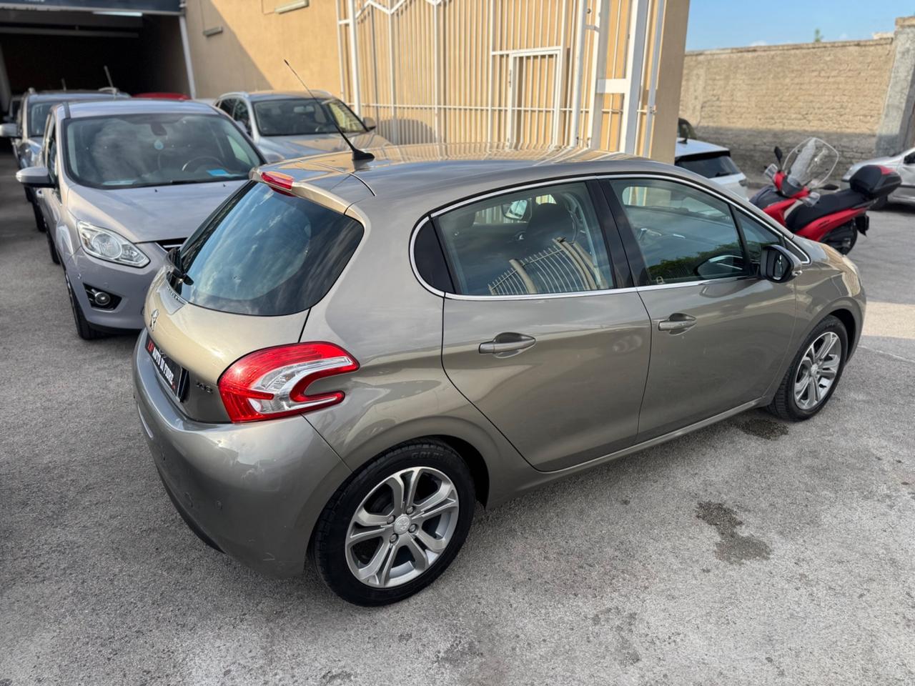 Peugeot 208 1.2 GPL Allure NAVI *FINANZIABILE*