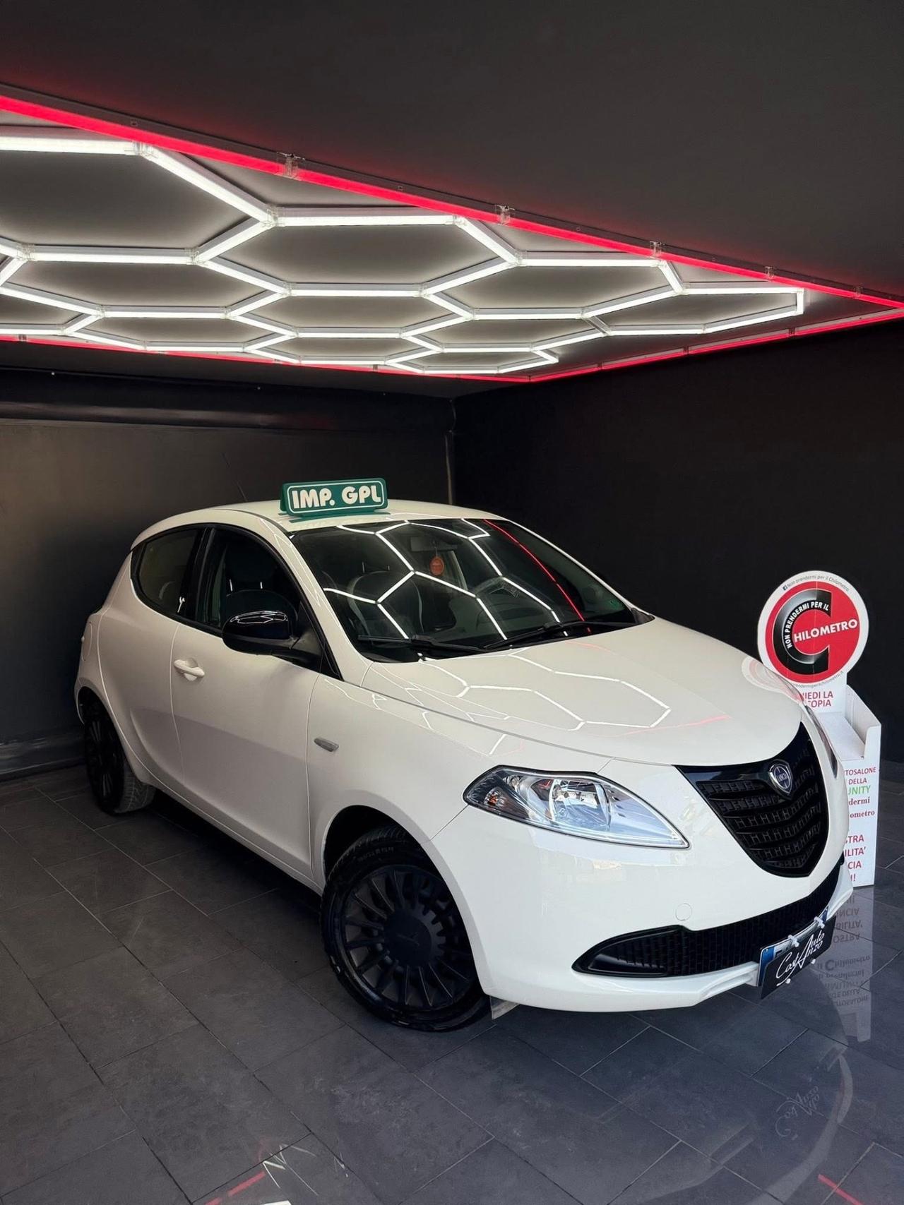 Lancia Ypsilon 1.2 GPL Ecochic Gold 2015