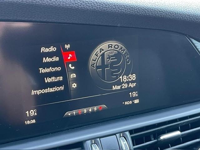 Alfa Romeo Giulia 2.2 Turbodiesel 150 CV Business Launch Edition