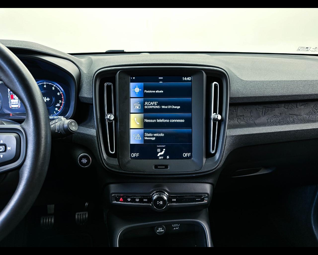 VOLVO XC40 T2 Momentum Core