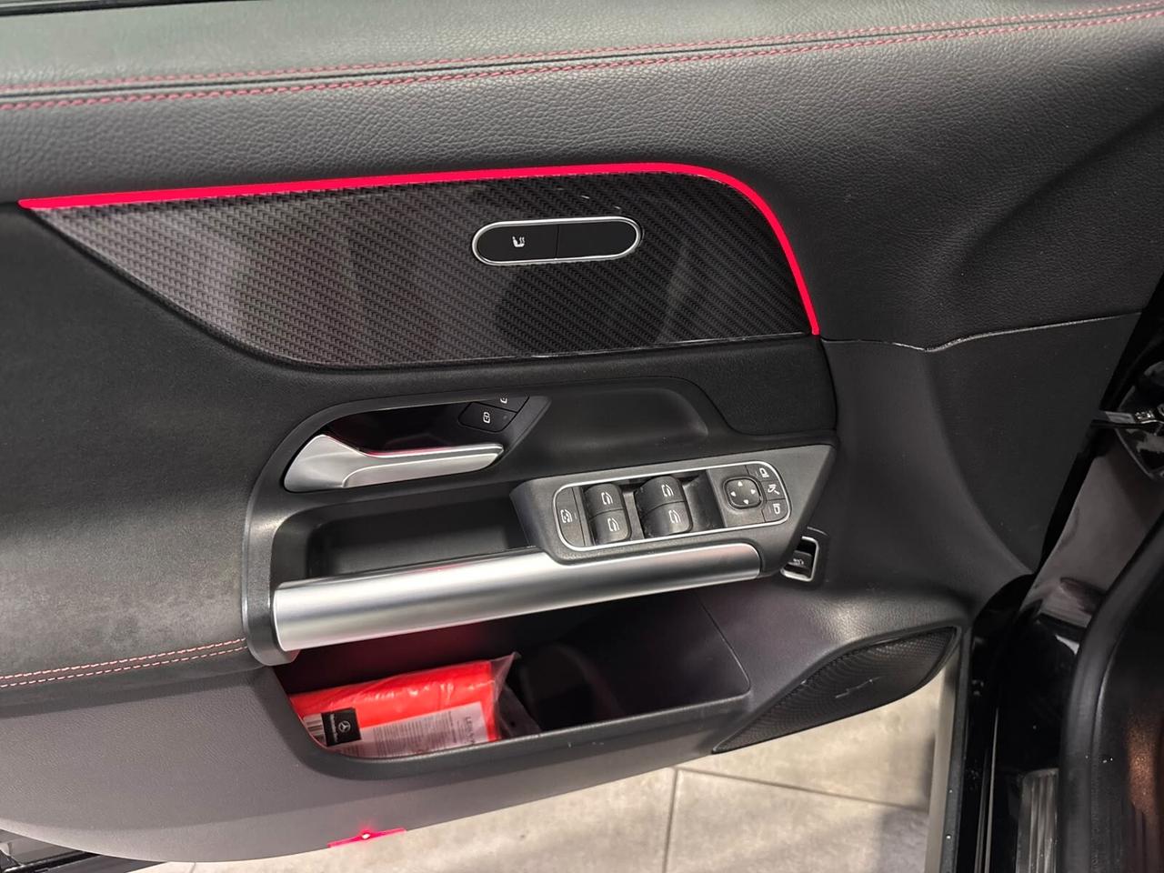 MERCEDES-BENZ GLA 200D PREMIUM AMG TETTO-NAVI-MULTIBEAM