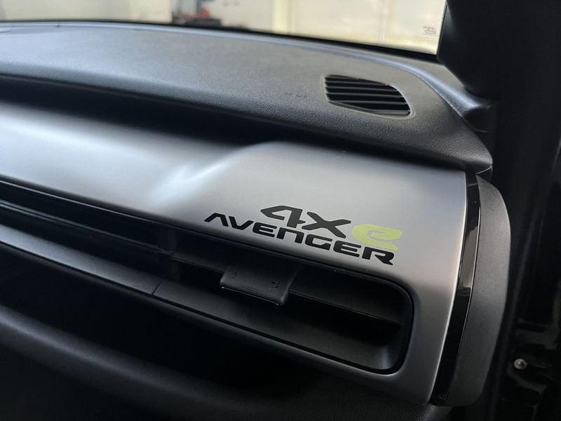 Jeep Avenger 4xe Hybrid 1.2 MHEV 4xe Upland tua da 279,00 al mese