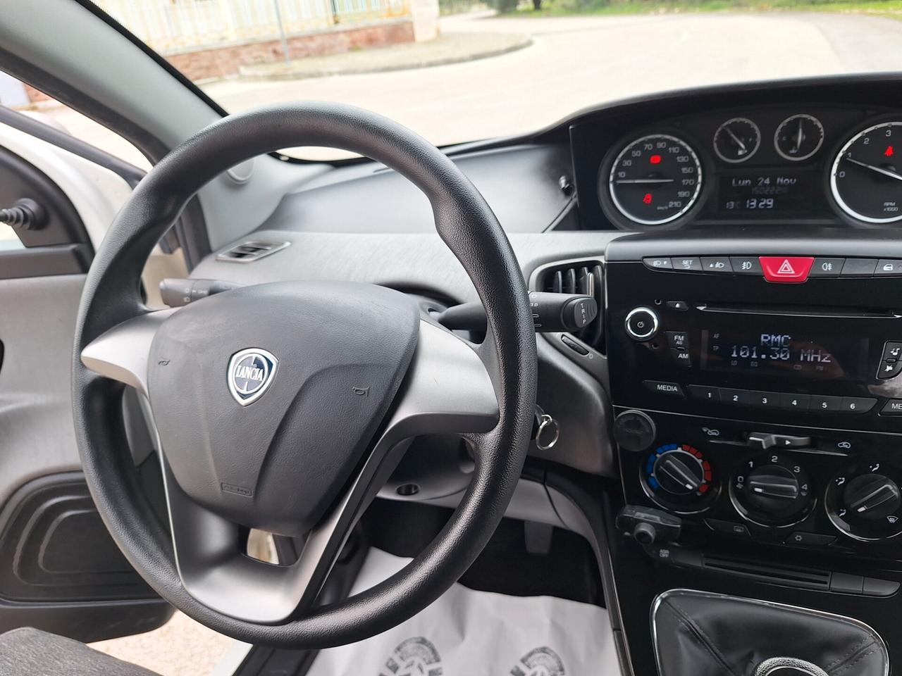 Lancia Ypsilon 1.2 69 CV 5 porte Silver PERFETTA