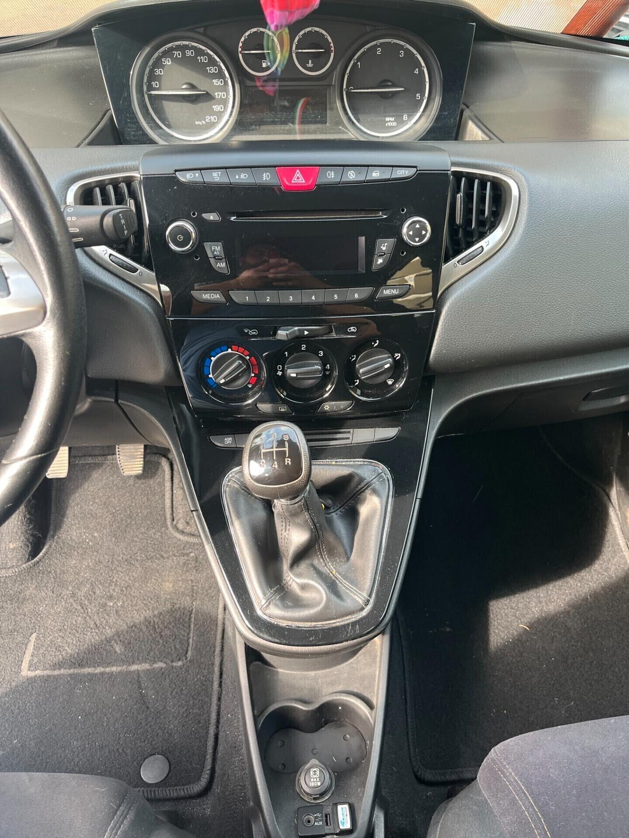 LANCIA YPSILON 1300 M-JET 95 CV KM CERTIFICATI UNICO PROPRIETARIO