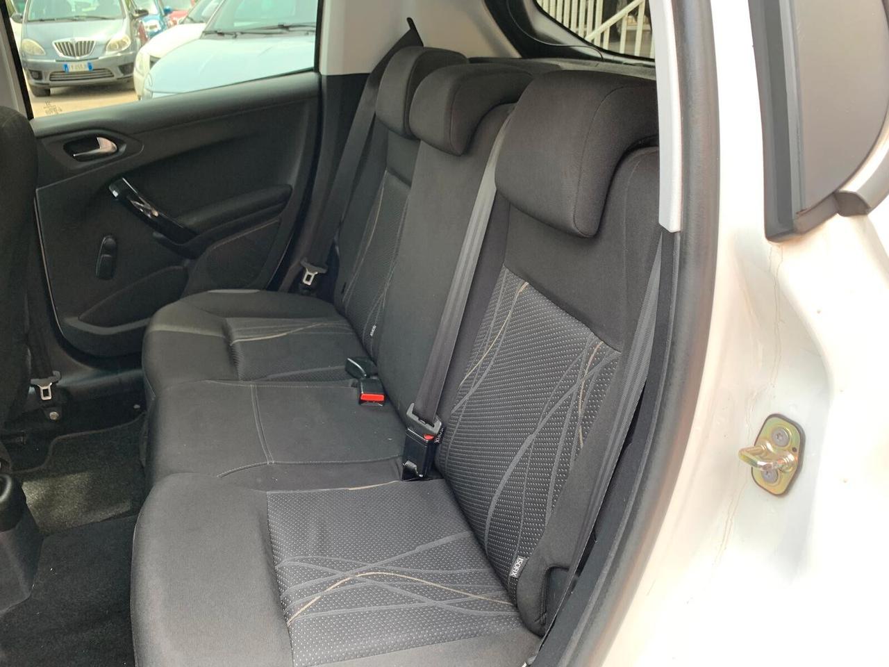 Peugeot 208 1.4 e-HDi 68 CV S&S robotizzato 5 porte Active
