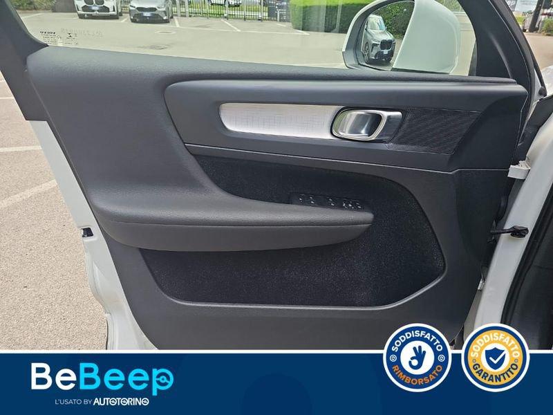 Volvo XC40 2.0 D4 MOMENTUM PRO AWD GEARTRONIC MY21