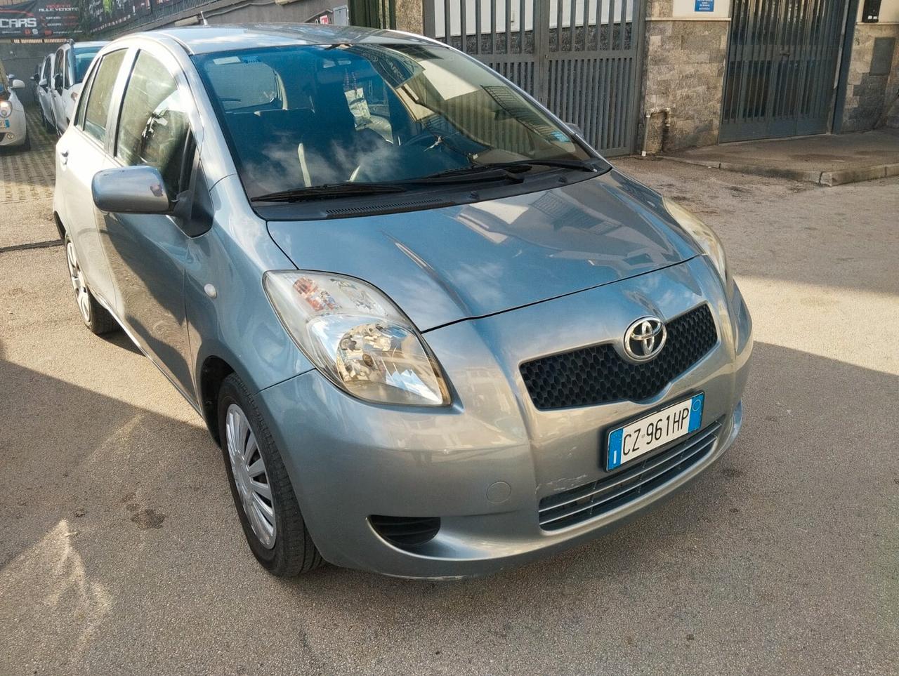 Toyota Yaris 1.0 5 porte Sol