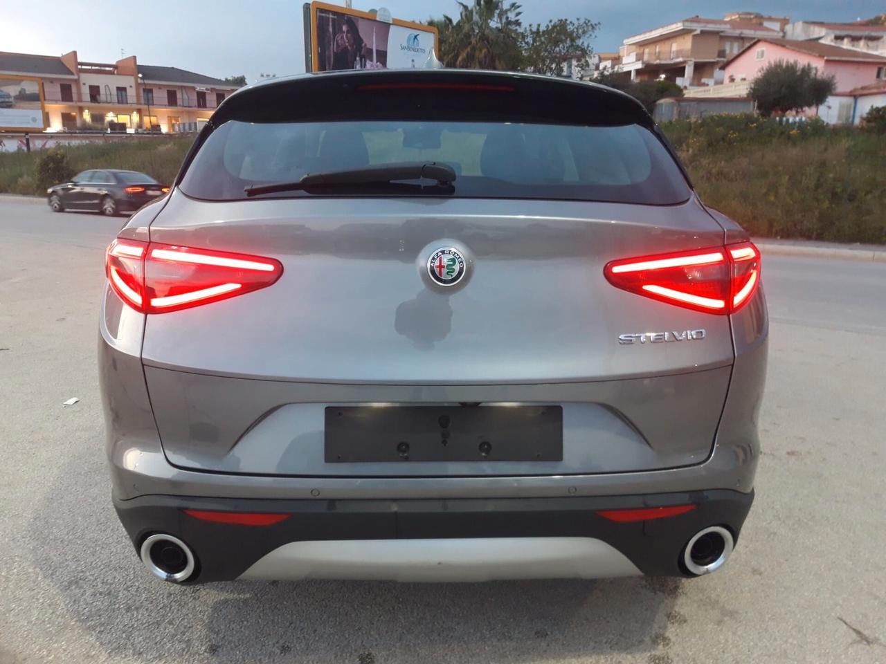 Alfa Romeo Stelvio 2.2 Turbodiesel 160 CV AT8 RWD Business