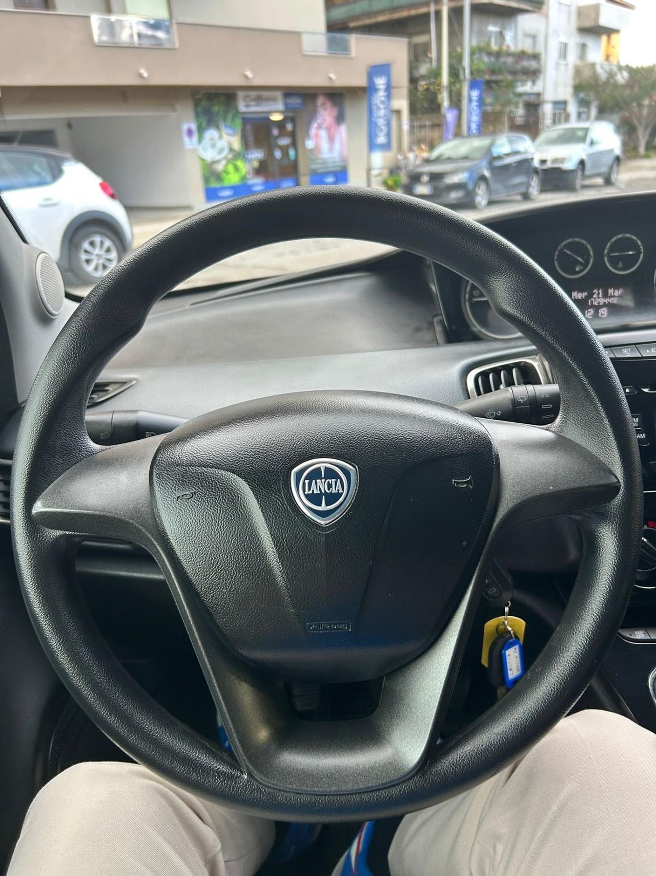 Lancia Ypsilon 1.3 MJT 16V 95 CV 5 porte S&S Silver