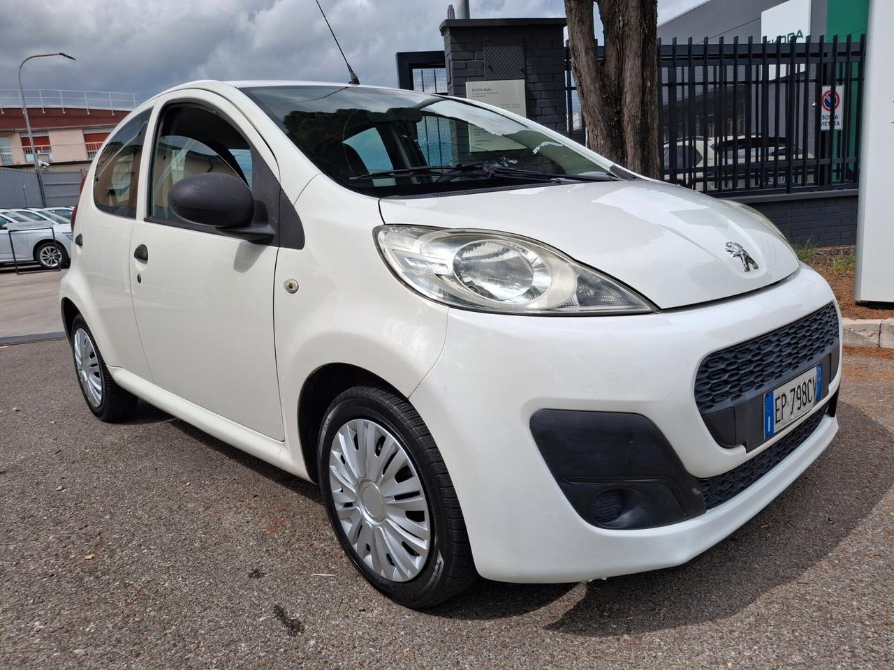 Peugeot 107 1.0 Benzina 68CV. 5 Porte-OK NEOPATENTATI-