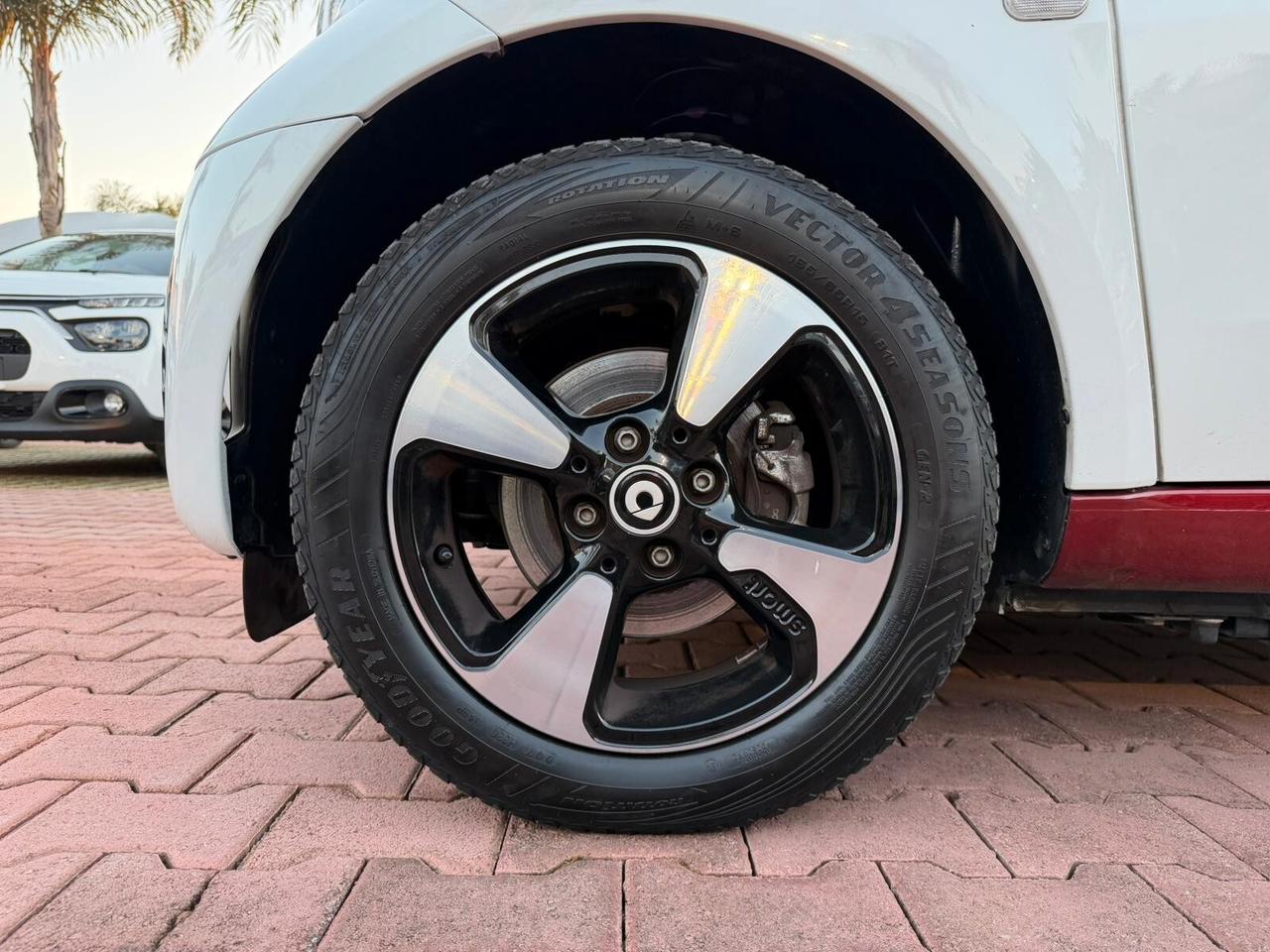 Smart ForTwo EQ cabrio Suitegrey (4,6kW)