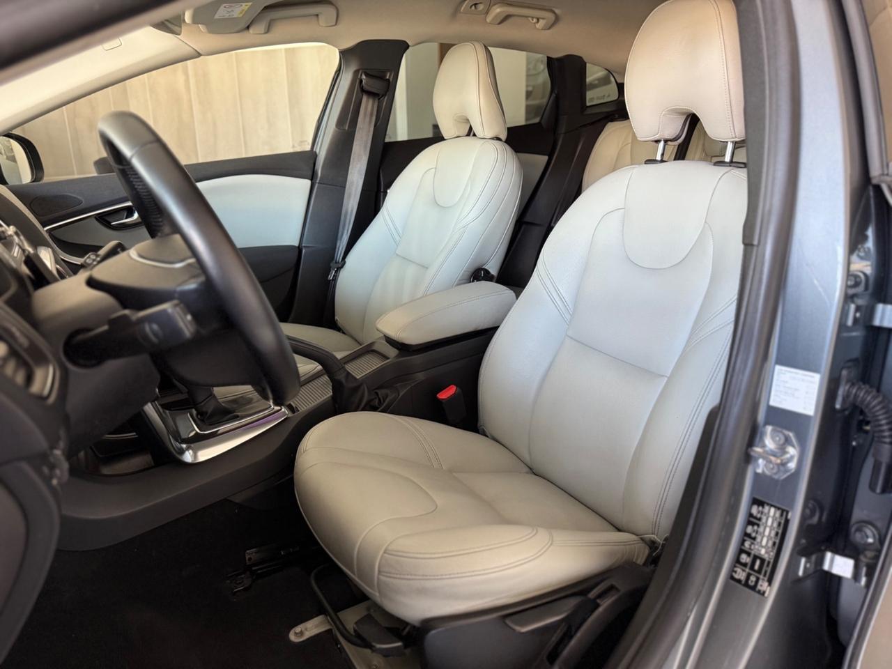 Volvo V40 D2 Geartronic R-design Kinetic