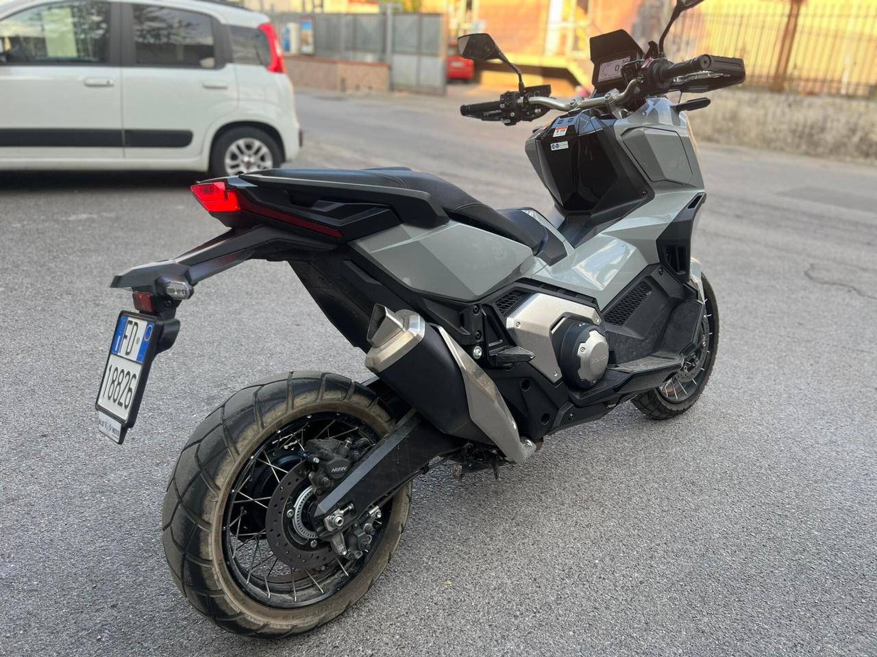 HONDA X ADV 750 NUOVOO 5 MILA KM POSSIBILITà PERMUTAA