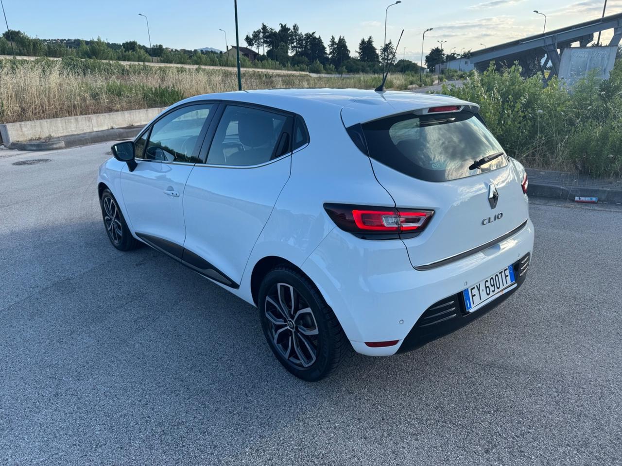 Renault Clio dCi 8V 75 CV 5 porte Moschino Life N 1 (autocarro)