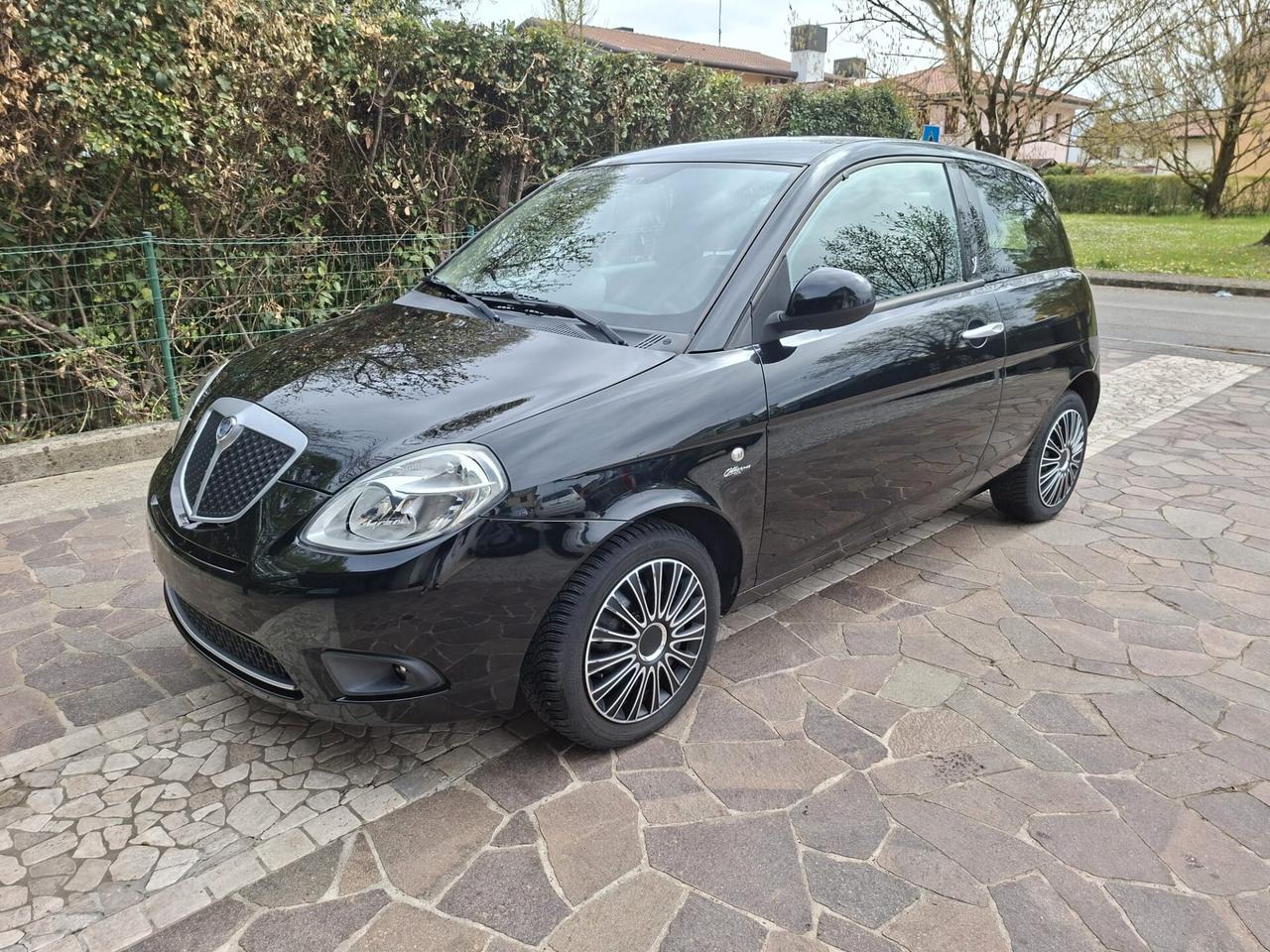 Lancia Ypsilon 1.2 69 CV 3 porte S&S Gold